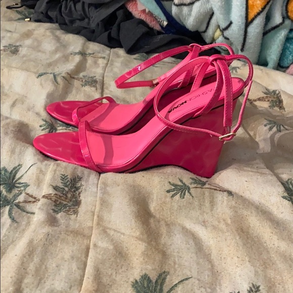 Hot pink wedges - Picture 2 of 3